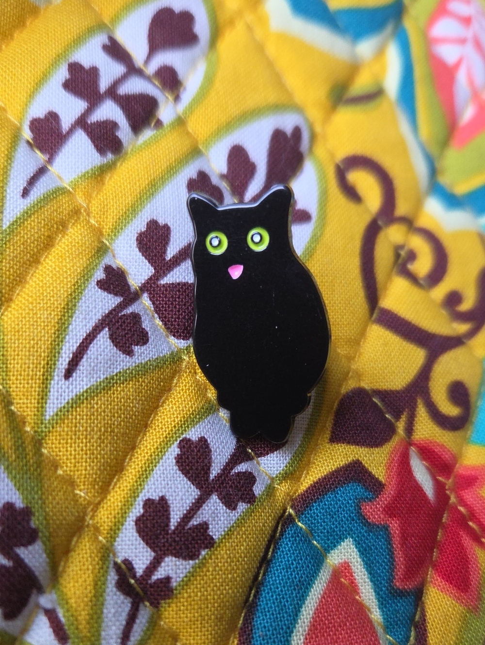 Black Cat Enamel Pin - Cute Cat Accessory (Black)